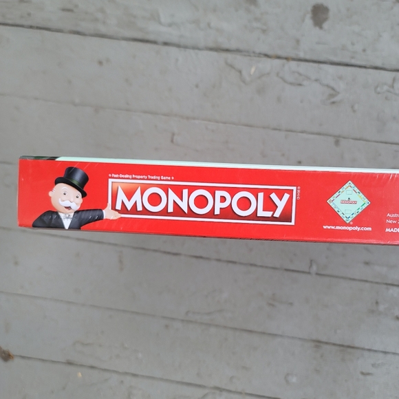 Original Genuine Hasbro Monopoly Classic Edition Family Traditional 8 Token Game - Picture 3 of 6